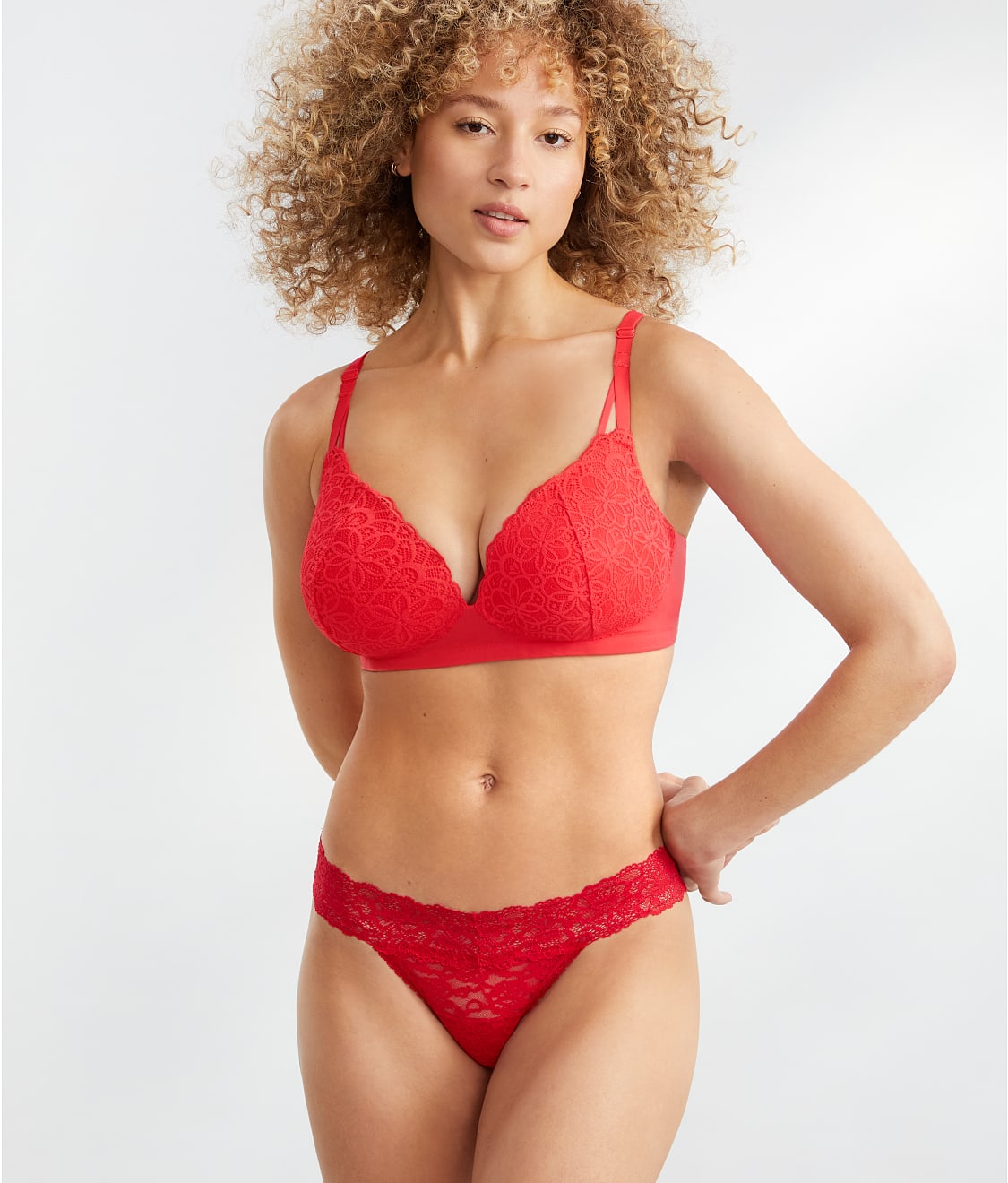 Maidenform: Sexy Must Have Lace Thong DMESLT