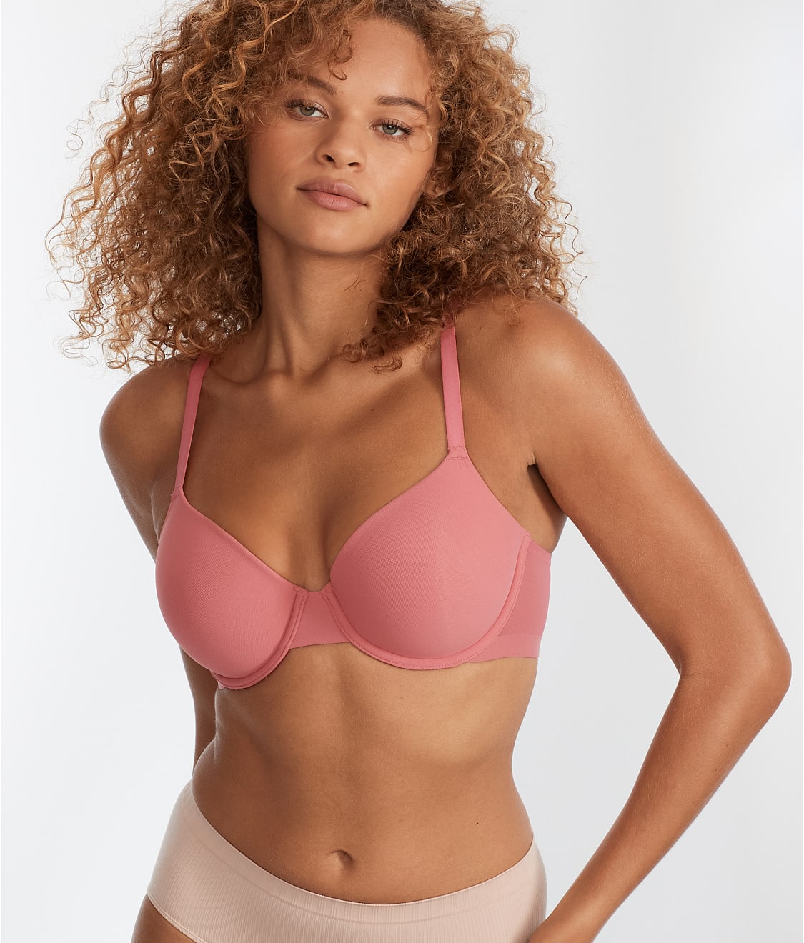 Small breasts are gathered up, the top is rounded and plump, and the  breasts are displayed. The bra without rims is three-dimensional and  cup-shaped. It is thin at the top and thick